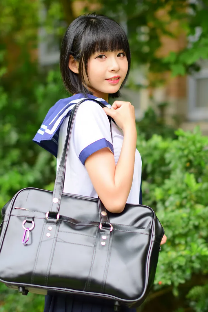 [街拍丝足] NO.171 海琳 学生制服 #街拍丝足、美足#[73P]-026