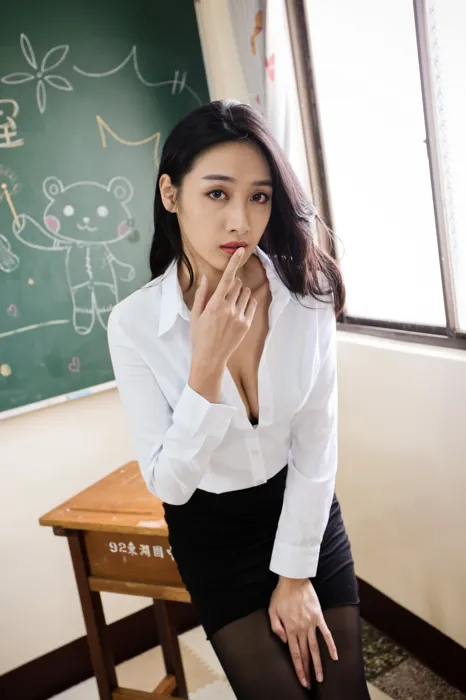 [街拍丝足] NO.058  段璟乐 教师黑丝 高跟美腿旅拍 #街拍丝足、美足#[59P]-027