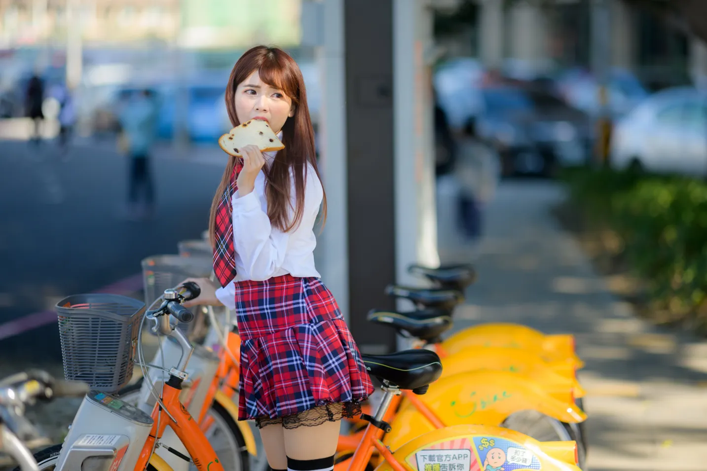 [街拍丝足] NO.233 学生制服高跟 #街拍丝足、美足#[157P]-071