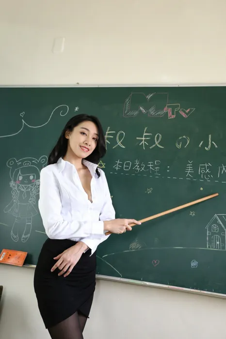 [街拍丝足] NO.058  段璟乐 教师黑丝 高跟美腿旅拍 #街拍丝足、美足#[59P]-013