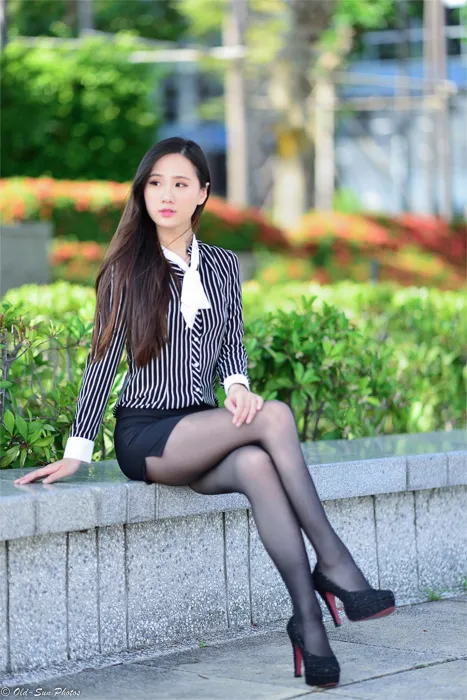 [街拍丝足] NO.026 美模 小米 新任小秘书黑丝职业装 #街拍丝足、美足#[50P]-031