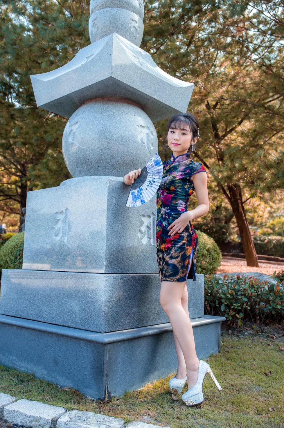 [街拍丝足] NO.194 余宸 短旗袍高跟美腿#街拍丝足、美足#[131P]-061