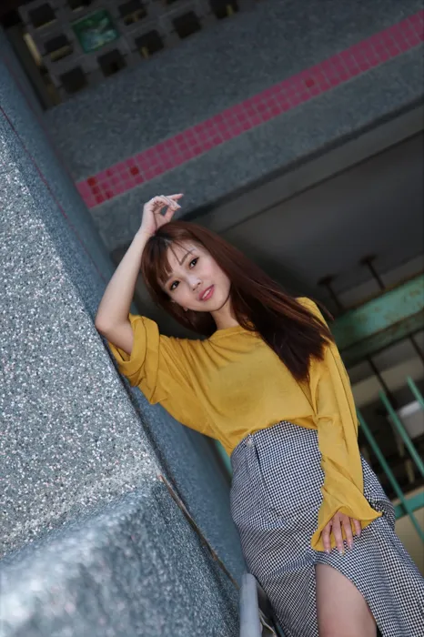 [街拍丝足] NO.053  凯蒂 裙摆摇 高跟美腿旅拍 #街拍丝足、美足#[50P]-017
