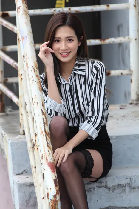 [街拍丝足] NO.025 长腿美模 张筱 性感黑丝外拍 #街拍丝足、美足#[93P]-087