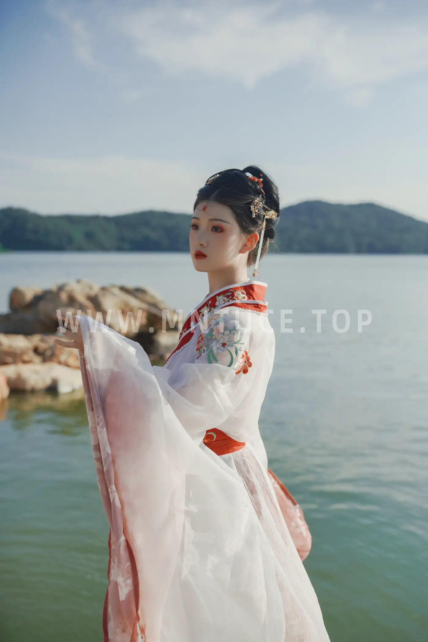 [艺图语] 2022.08.14 Vol.1706-018