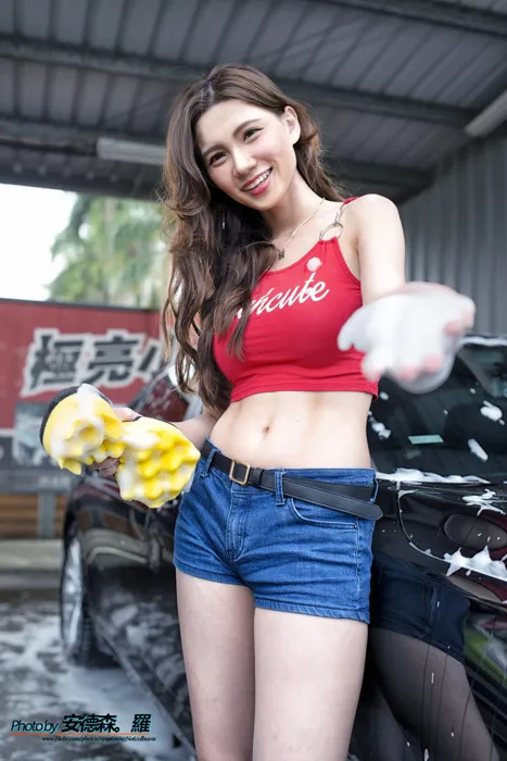 [街拍丝足] NO.111 蔡译心 洗车趴 高跟美腿外拍 #街拍丝足、美足#[44P]-031