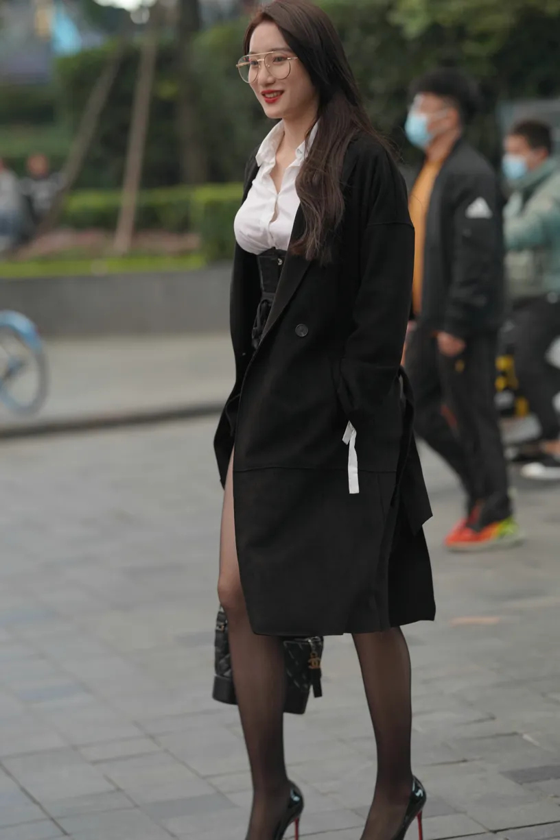 [街拍丝足] NO.160 黑丝大长腿 #街拍丝足、美足#[201P]-065
