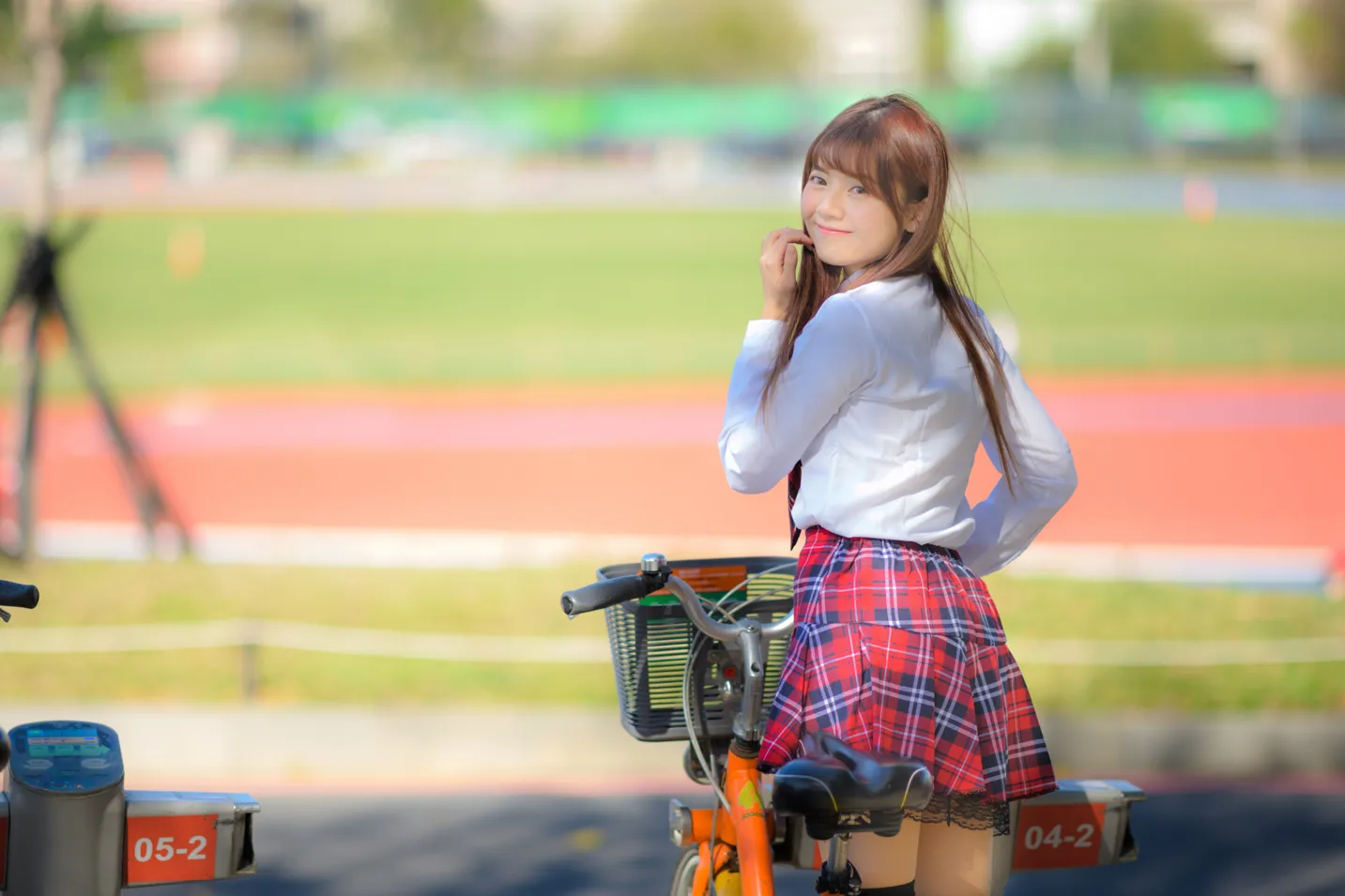 [街拍丝足] NO.233 学生制服高跟 #街拍丝足、美足#[157P]-051